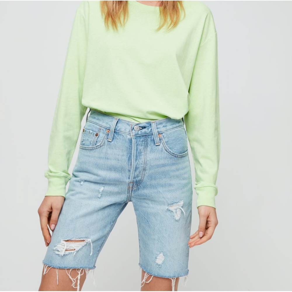 Shortened Levi’s 501 slouch denim shorts light blue - 27